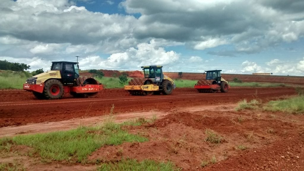 equipamentos aguardando causando atraso em obra